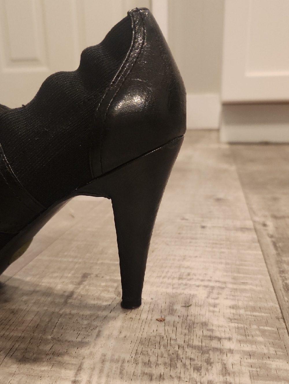me too Black Buckle Scallop Ankle Heels - Picture 4 of 7